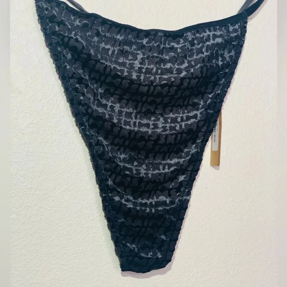 Skims Velvet String Thong, Black, 4X